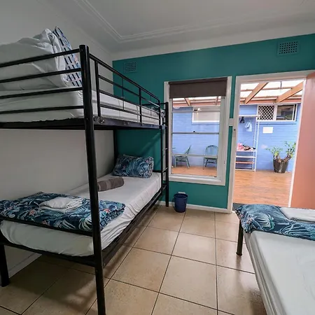 Ozzie Pozzie Backpackers Hostel Port Macquarie Exterior photo
