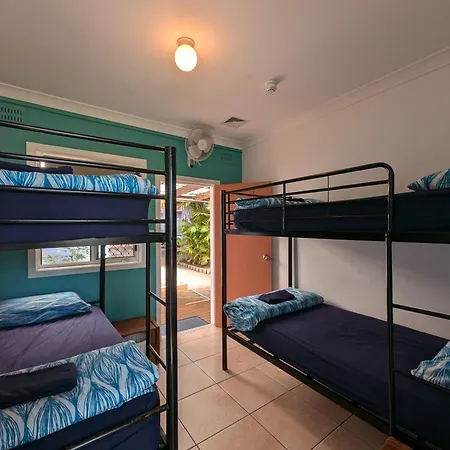 Ozzie Pozzie Backpackers Hostel Port Macquarie Exterior photo